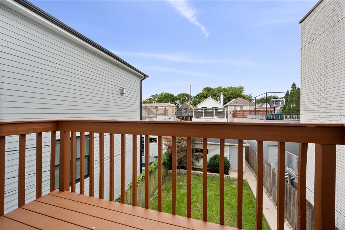 1930 W Wolfram Street Property Photo 18