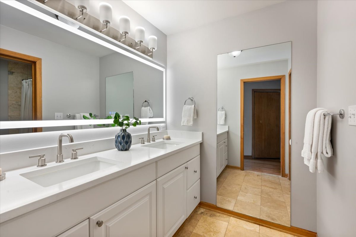 1930 W Wolfram Street Property Photo 23