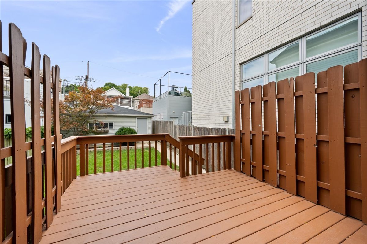 1930 W Wolfram Street Property Photo 26