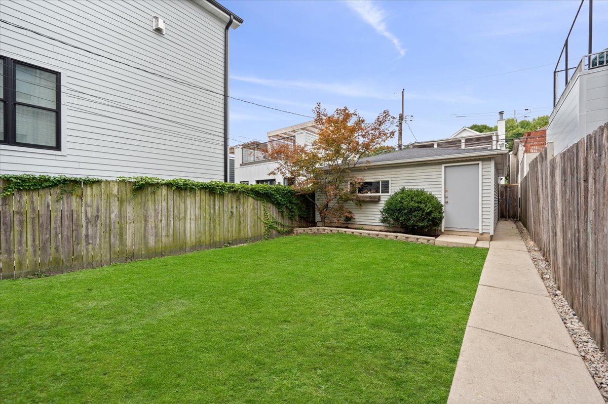 1930 W Wolfram Street Property Photo 27