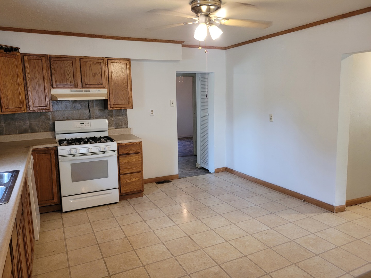 300 N Virginia Street Property Photo 9
