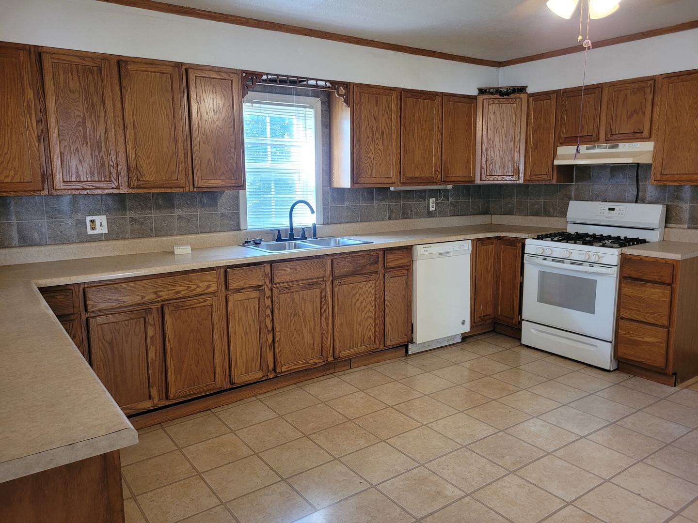 300 N Virginia Street Property Photo 10