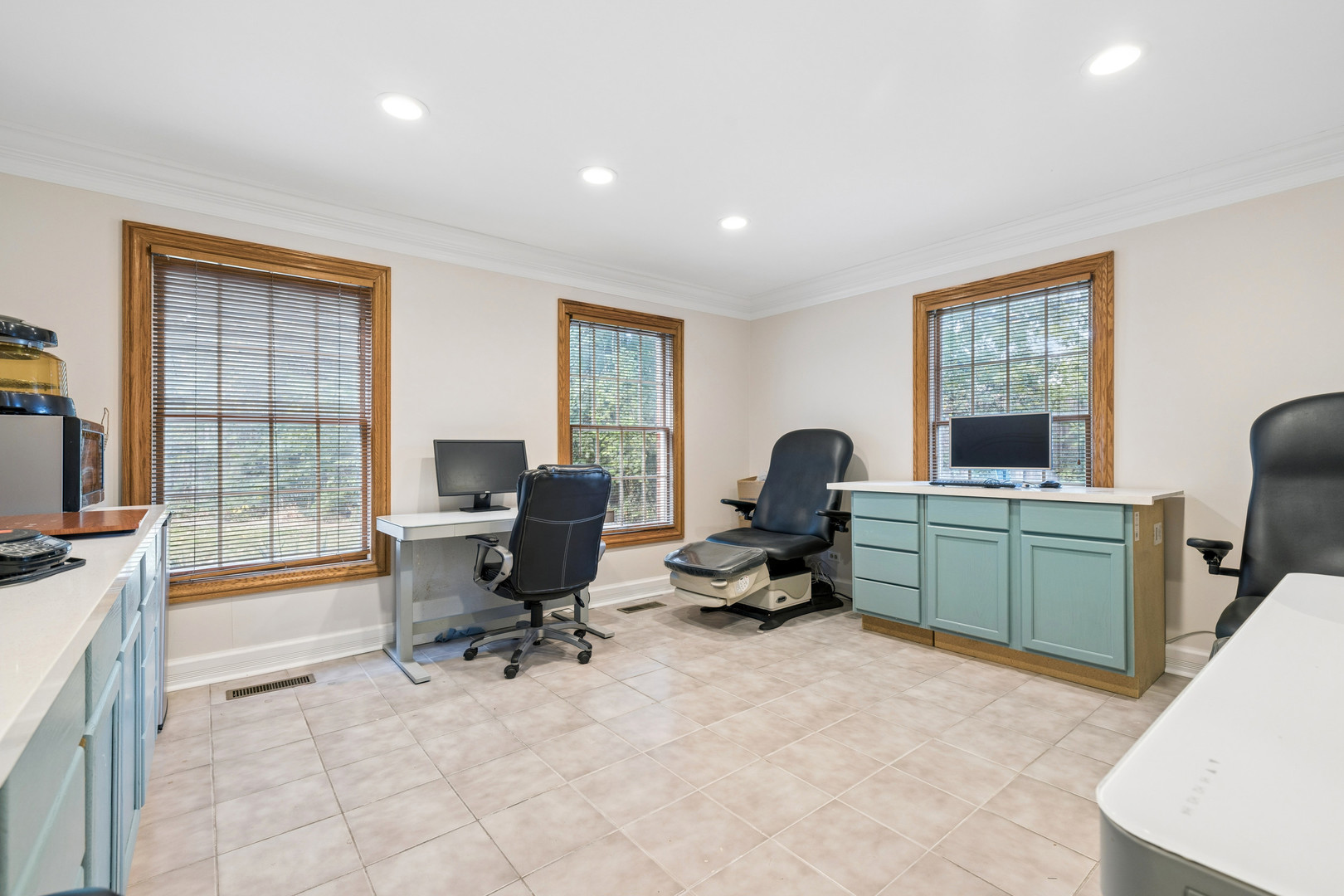 4215 Kirchoff Road Property Photo 11