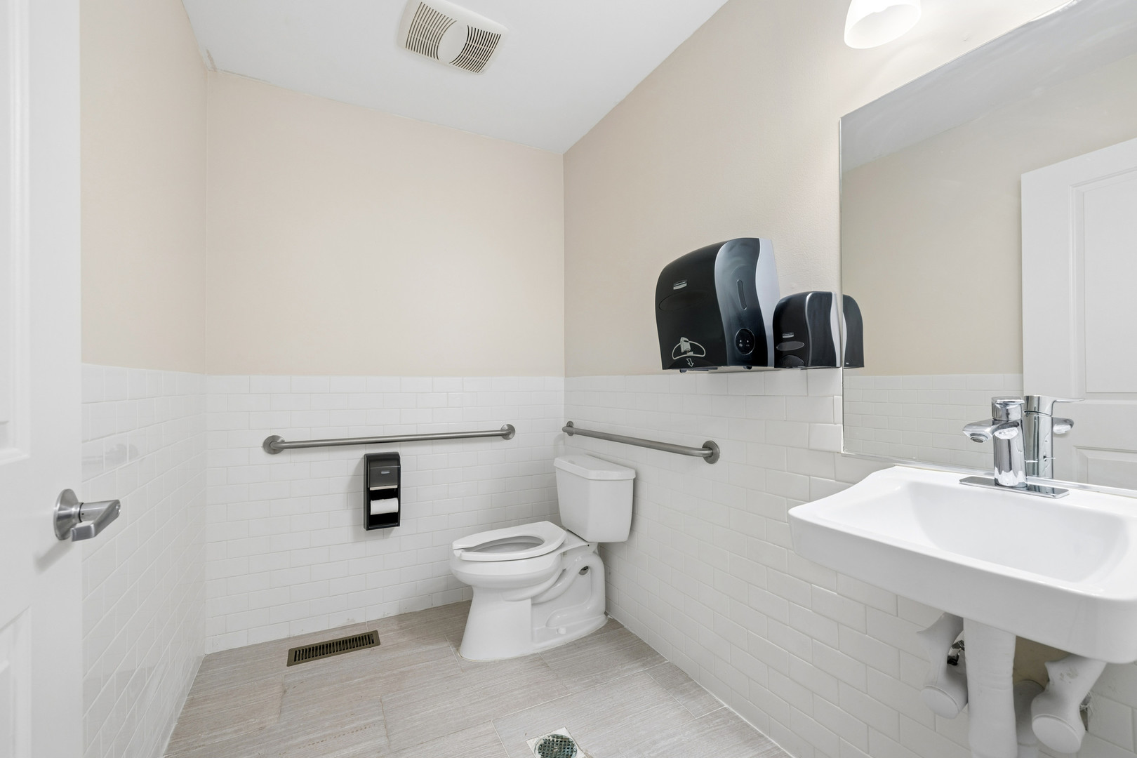 4215 Kirchoff Road Property Photo 16