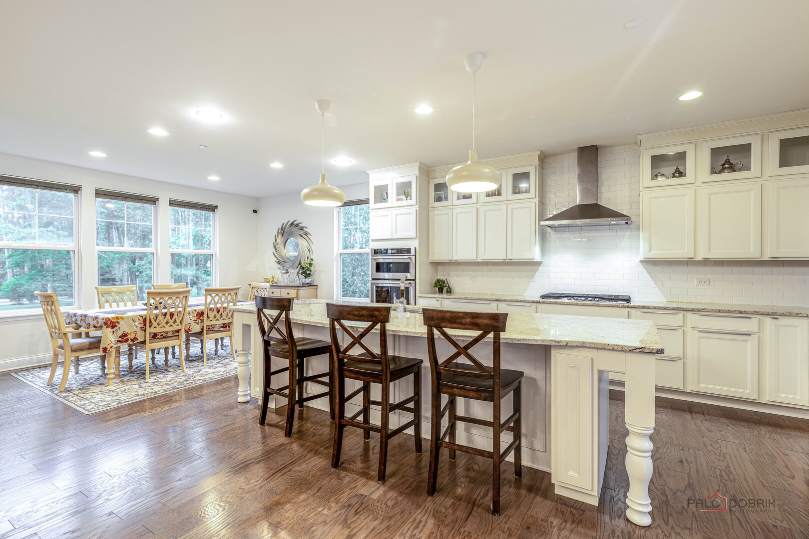637 Insull Drive Property Photo 4