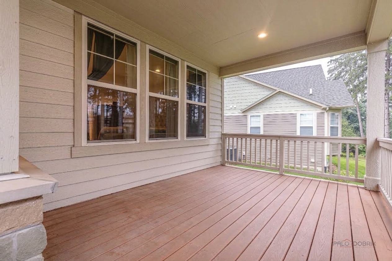 637 Insull Drive Property Photo 20