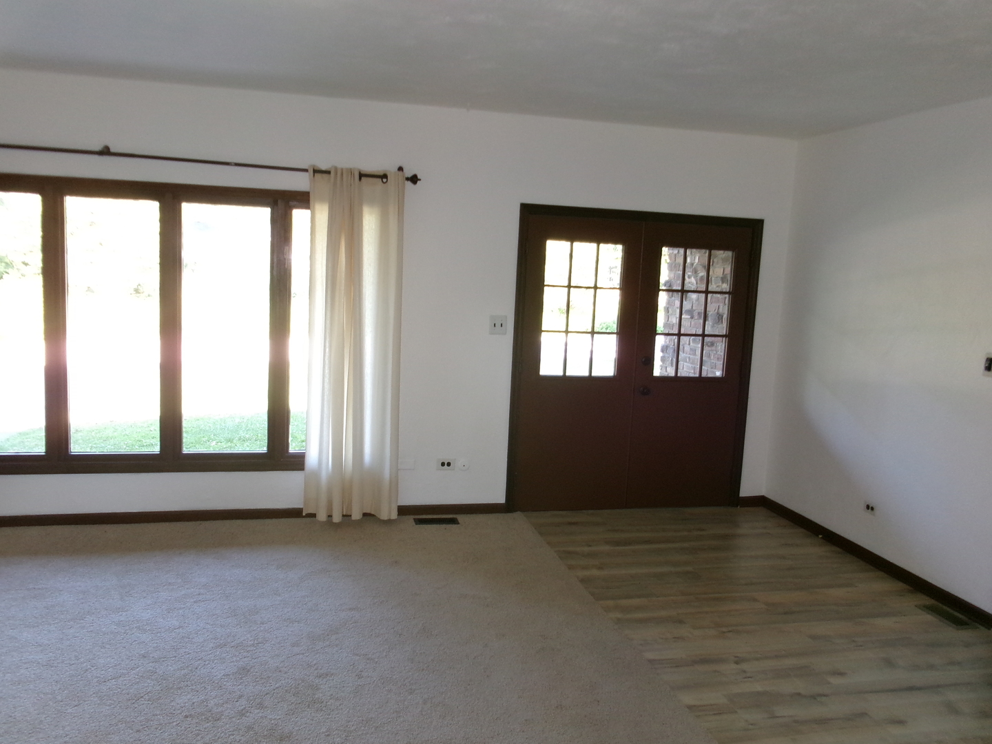 38604 N Waveland Avenue Property Photo 2