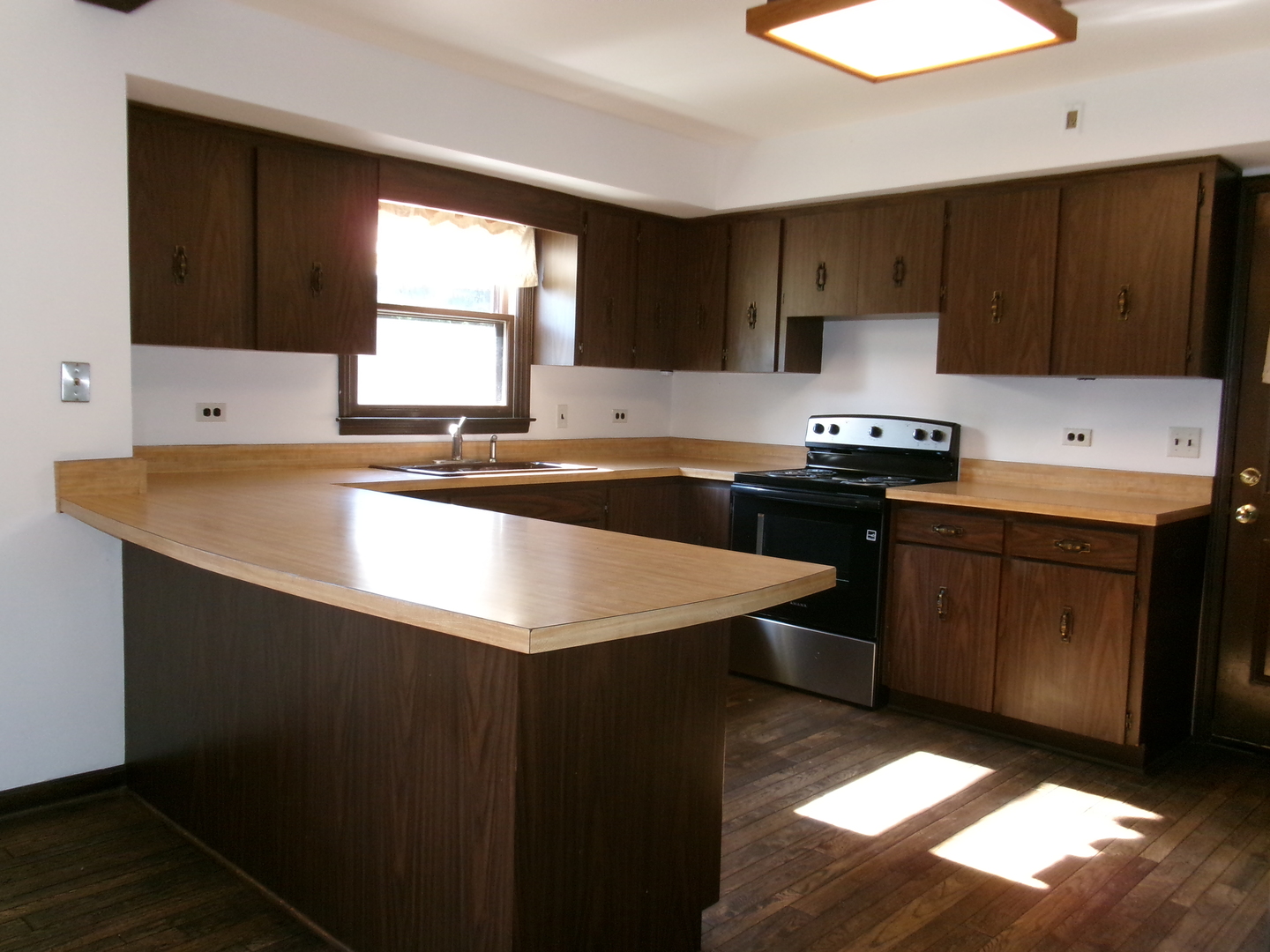 38604 N Waveland Avenue Property Photo 4