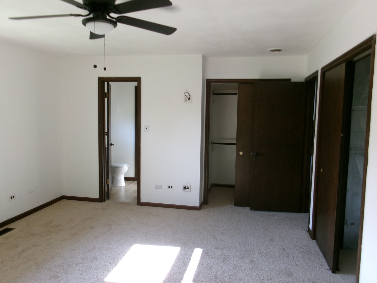 38604 N Waveland Avenue Property Photo 9