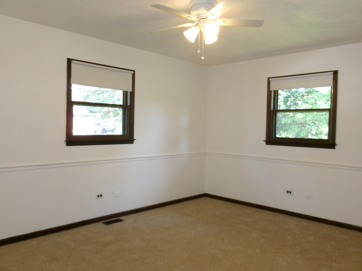 38604 N Waveland Avenue Property Photo 11
