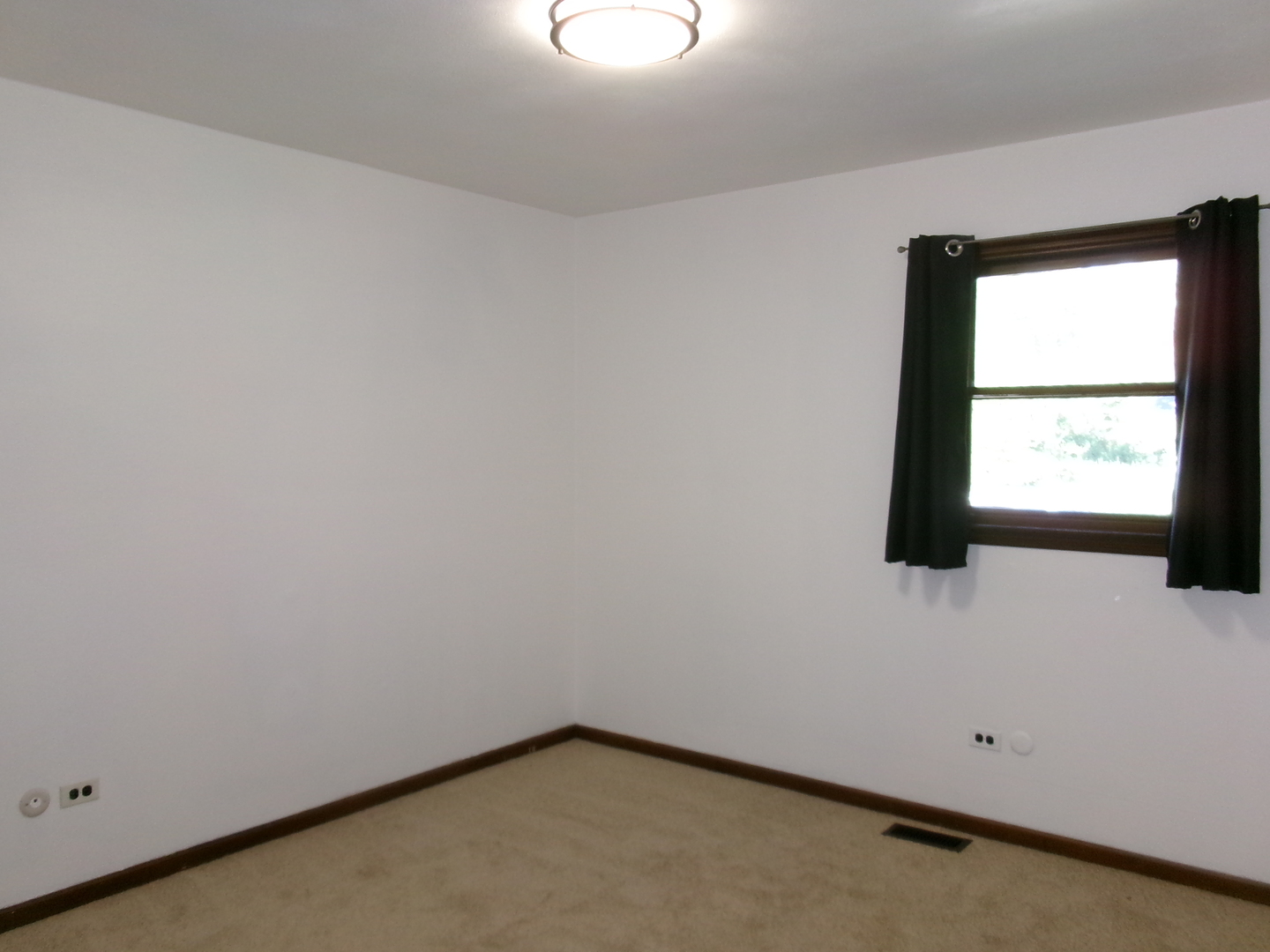 38604 N Waveland Avenue Property Photo 12