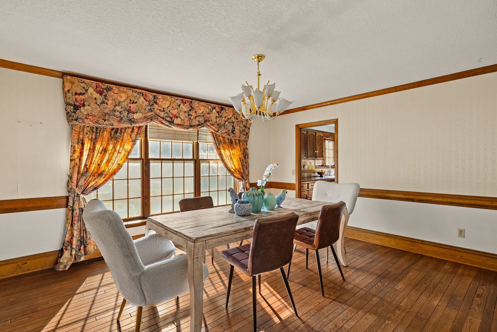 4005 Lakehurst Court Property Photo 8