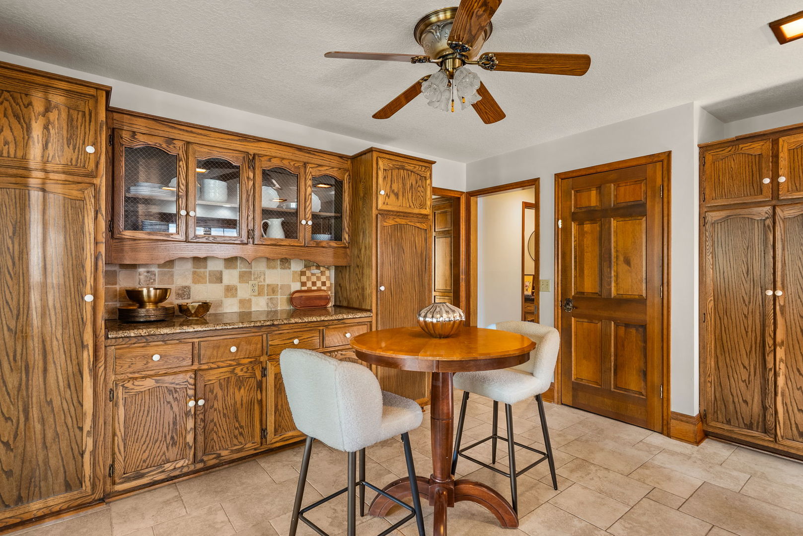 4005 Lakehurst Court Property Photo 12