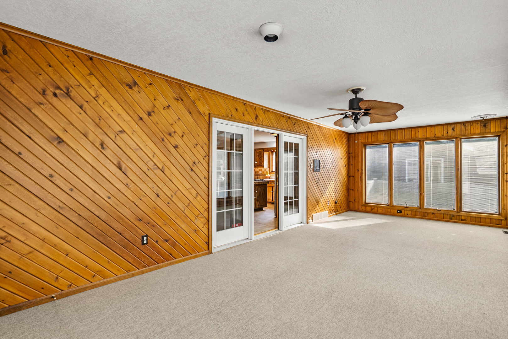 4005 Lakehurst Court Property Photo 15