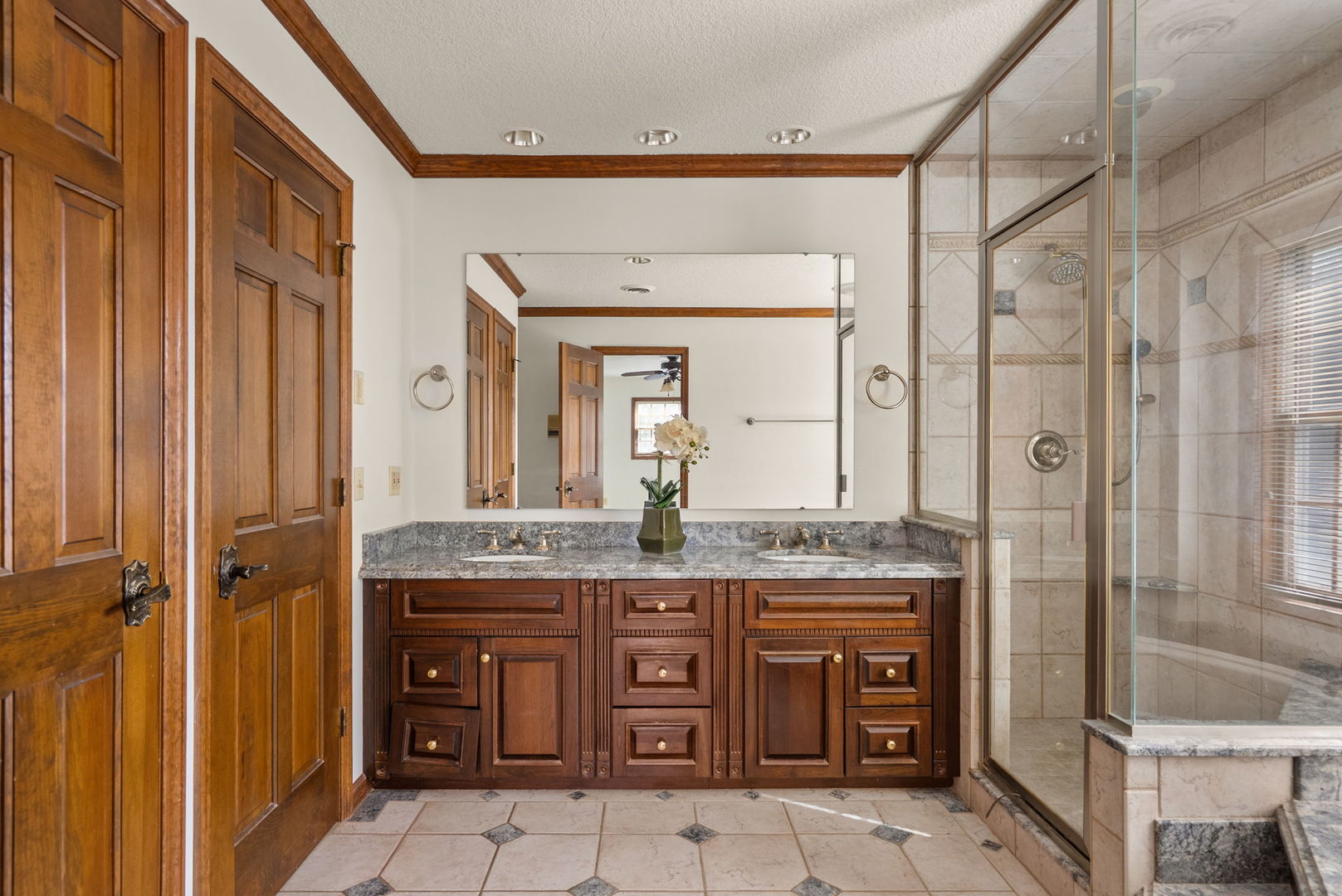 4005 Lakehurst Court Property Photo 23