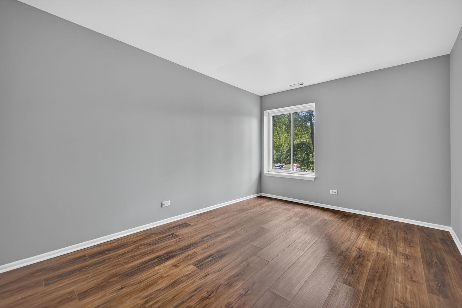 120 Lakeview Drive 208 Property Photo 28