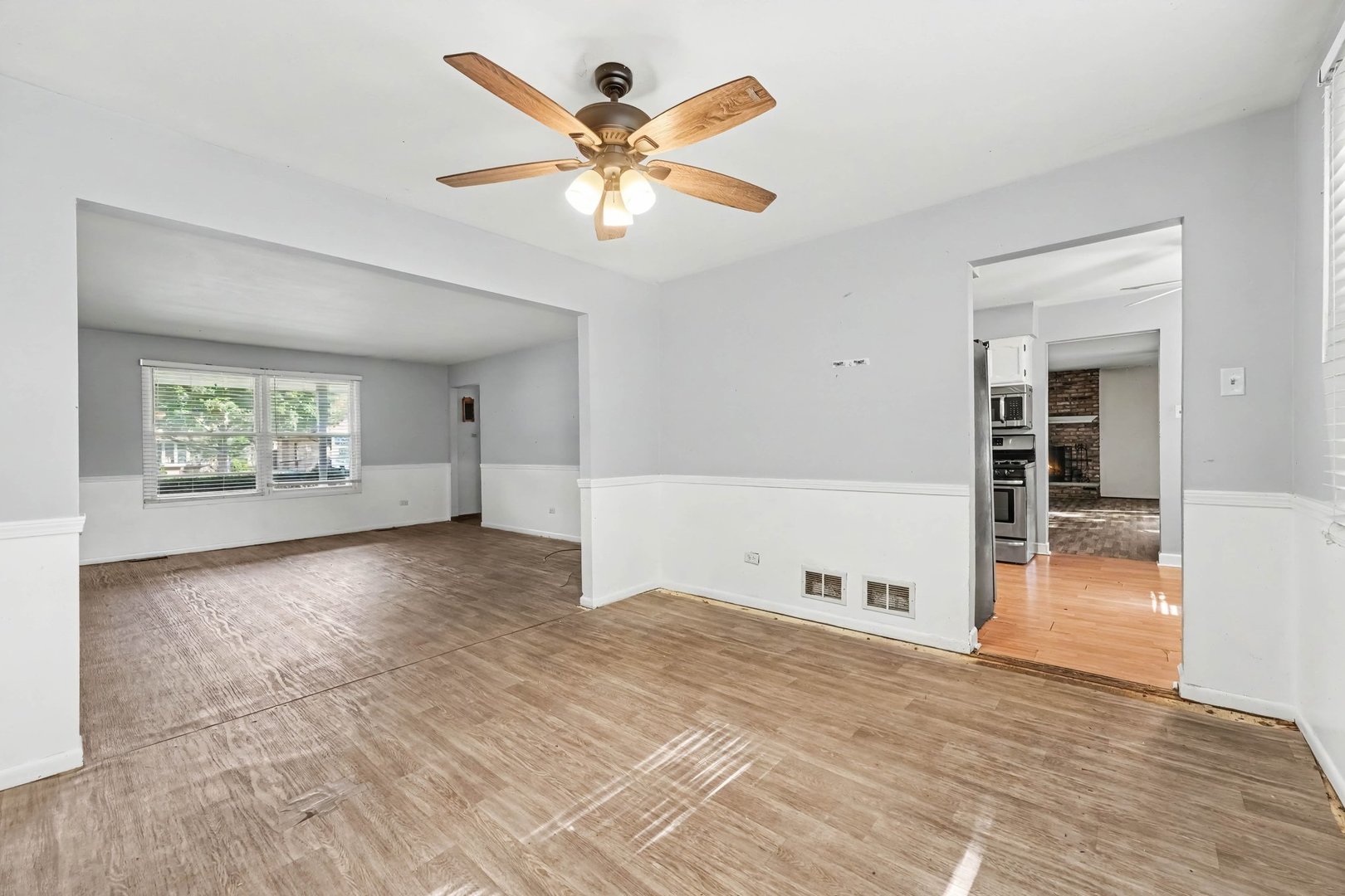 1043 185th Place Property Photo 3