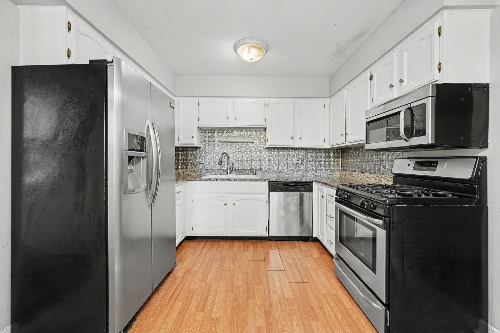 1043 185th Place Property Photo 4