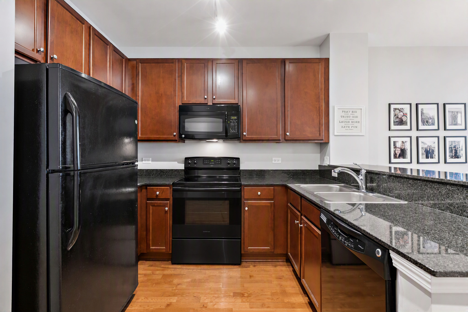 1901 S Calumet Avenue 809 Property Photo 4