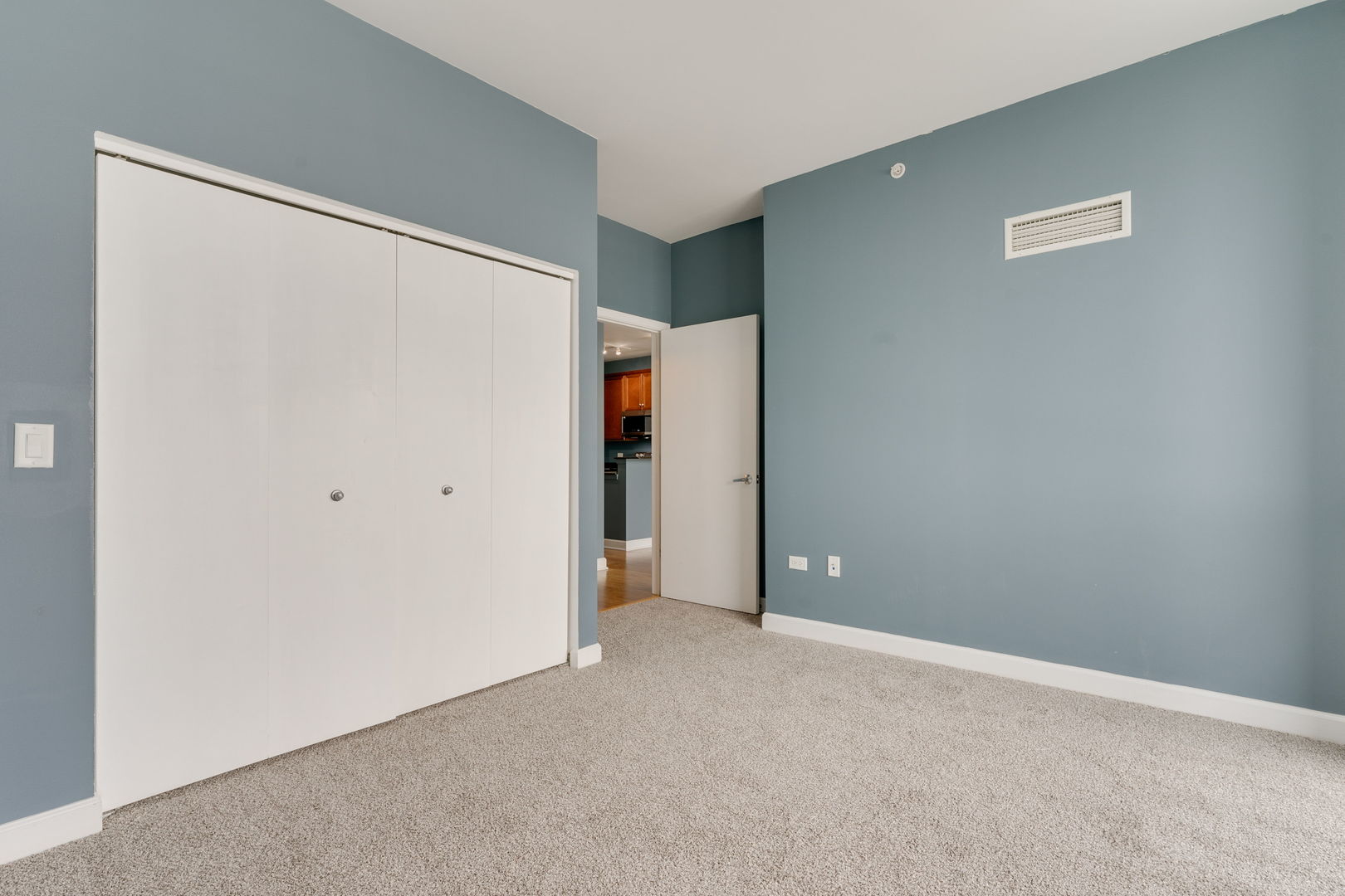 1901 S Calumet Avenue 809 Property Photo 7