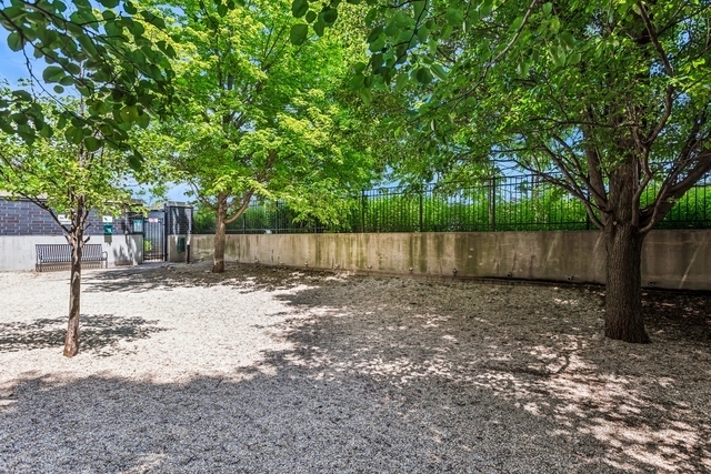 1901 S Calumet Avenue 809 Property Photo 18