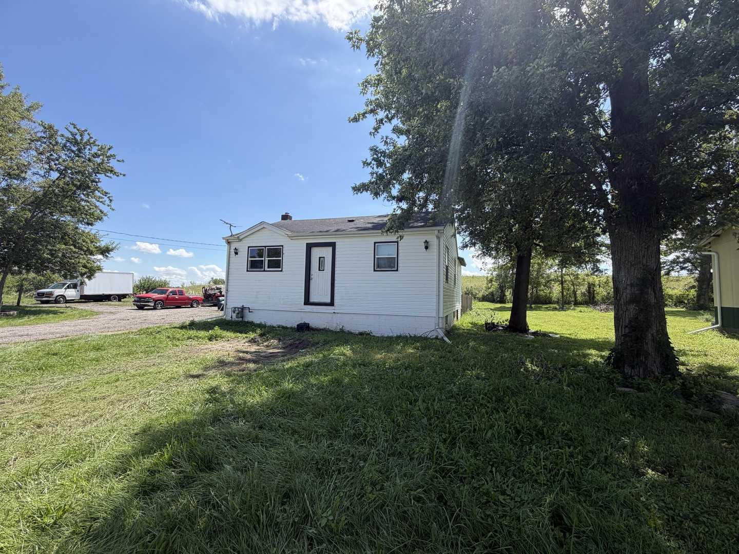 1061 W Goodenow Road Property Photo 1