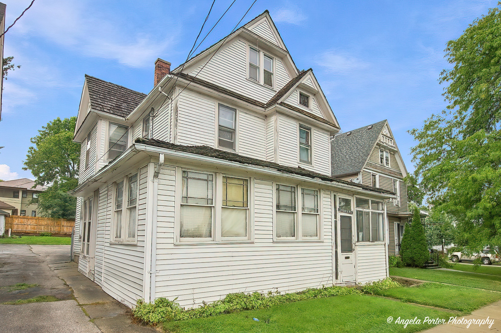 330 N County Street Property Photo 2