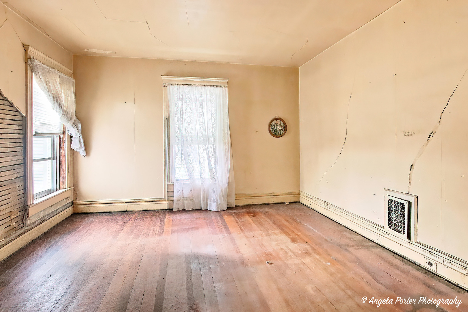 330 N County Street Property Photo 7
