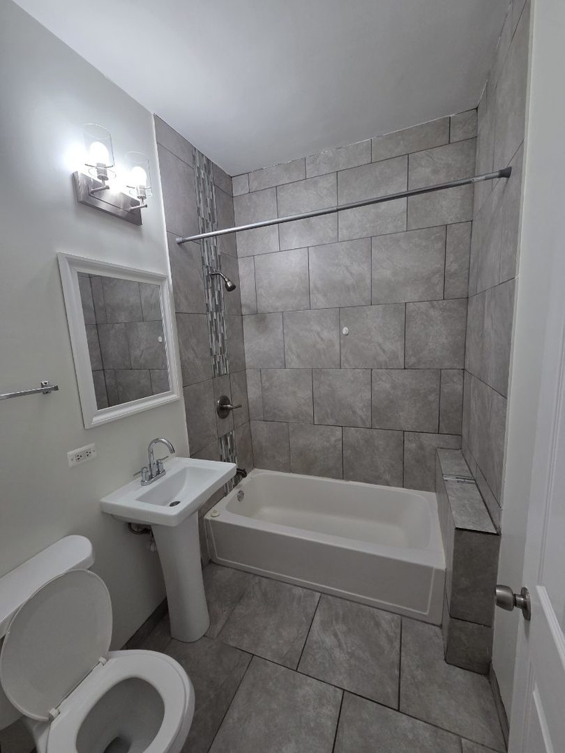 4926 W Rice Street 2 Property Photo 8