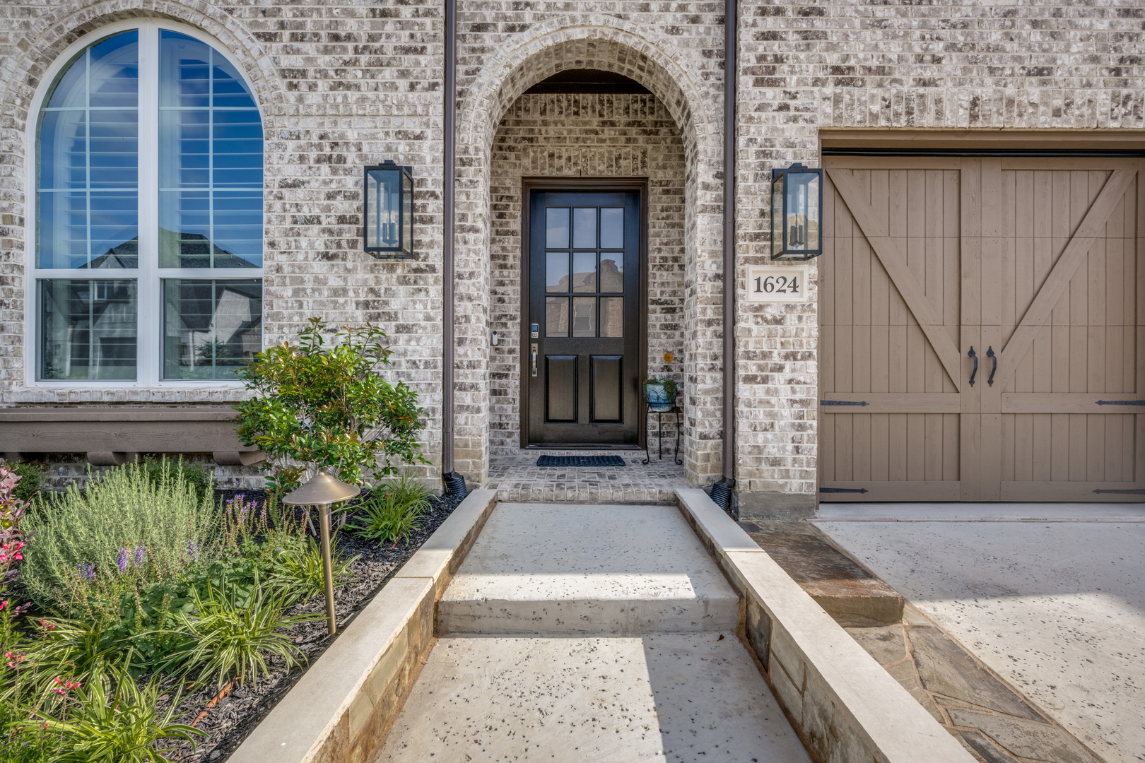 1624 18th Street Property Photo 2