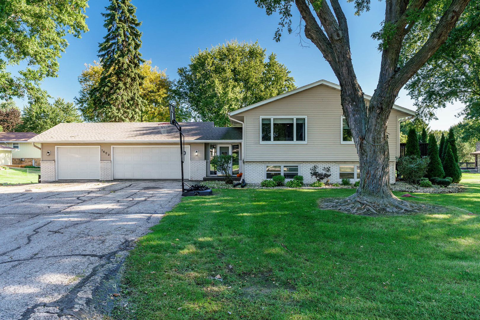 1602 Plaza Drive Property Photo 1