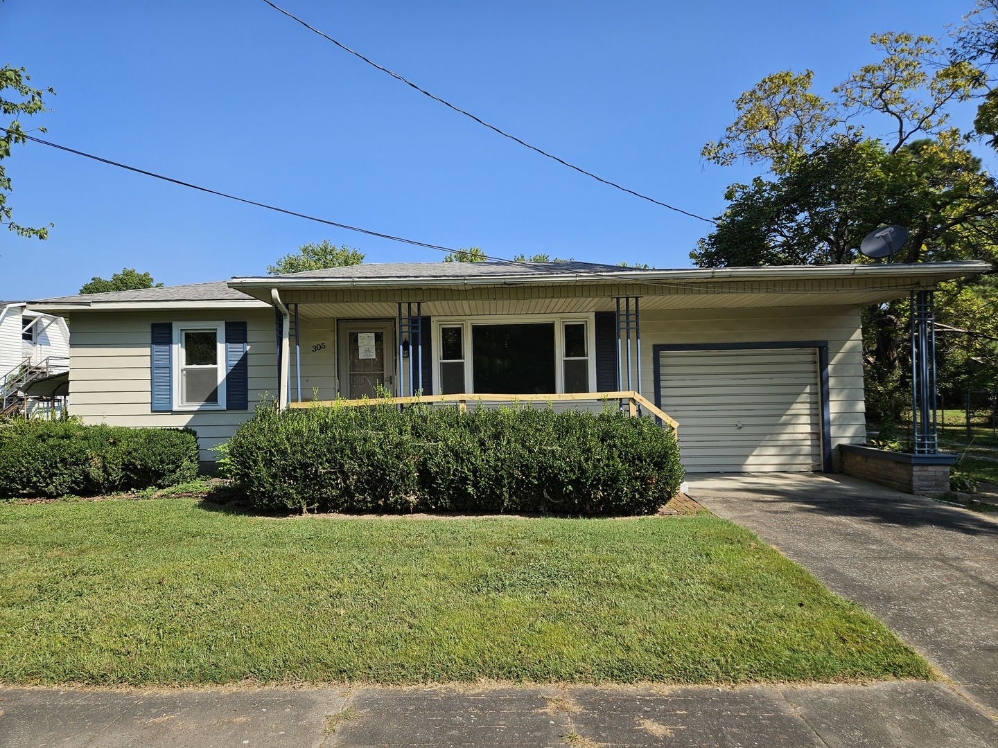 305 Fife Street Property Photo 1