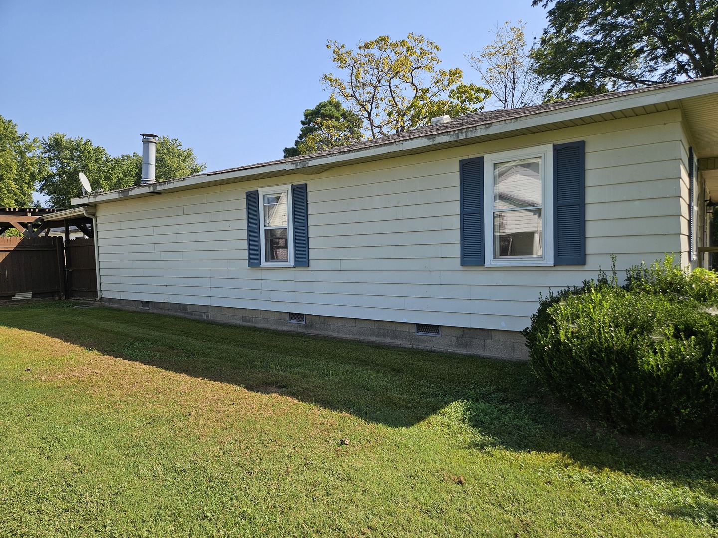 305 Fife Street Property Photo 2