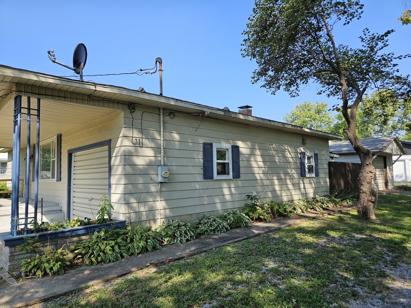 305 Fife Street Property Photo 6