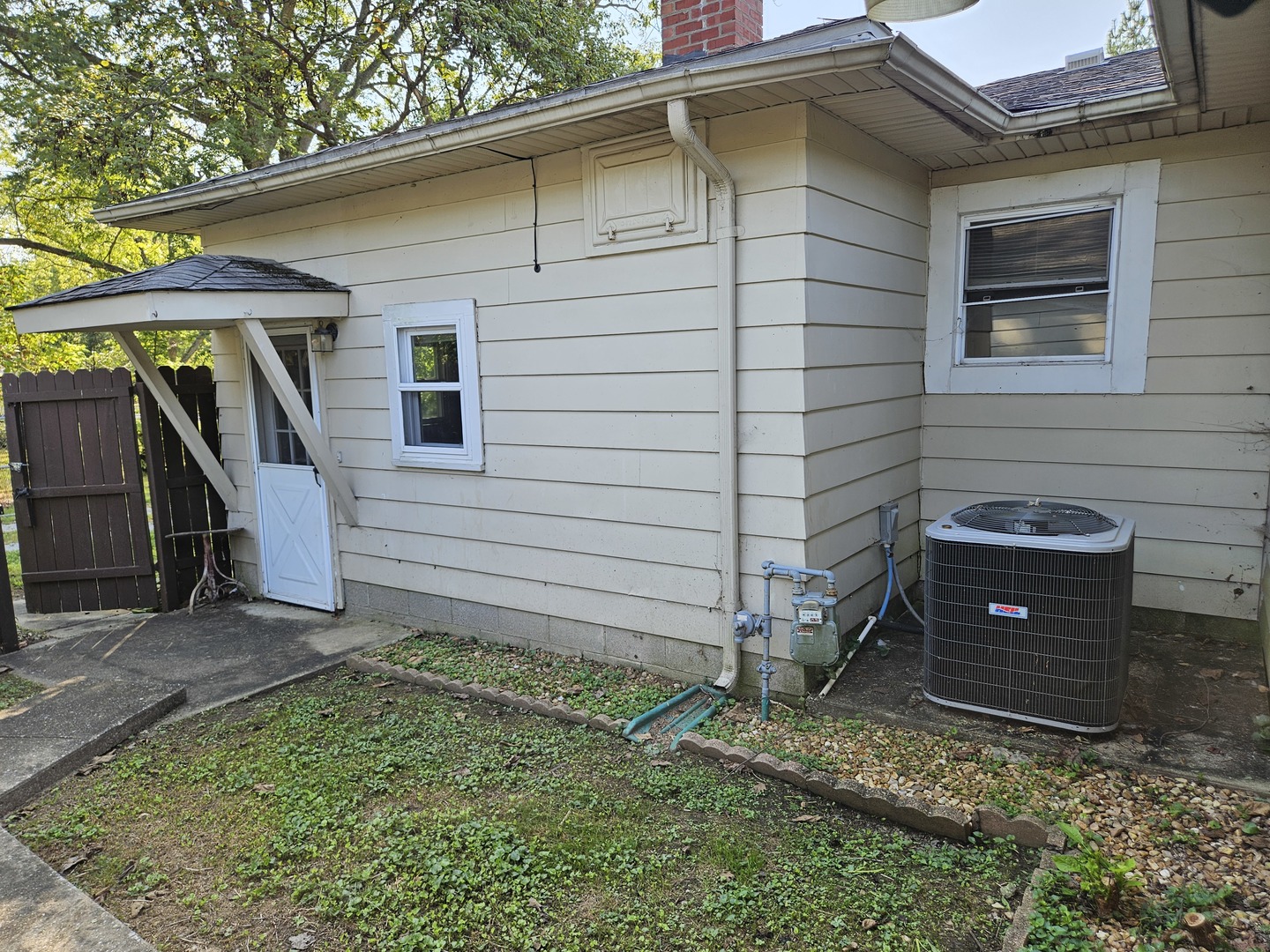 305 Fife Street Property Photo 9