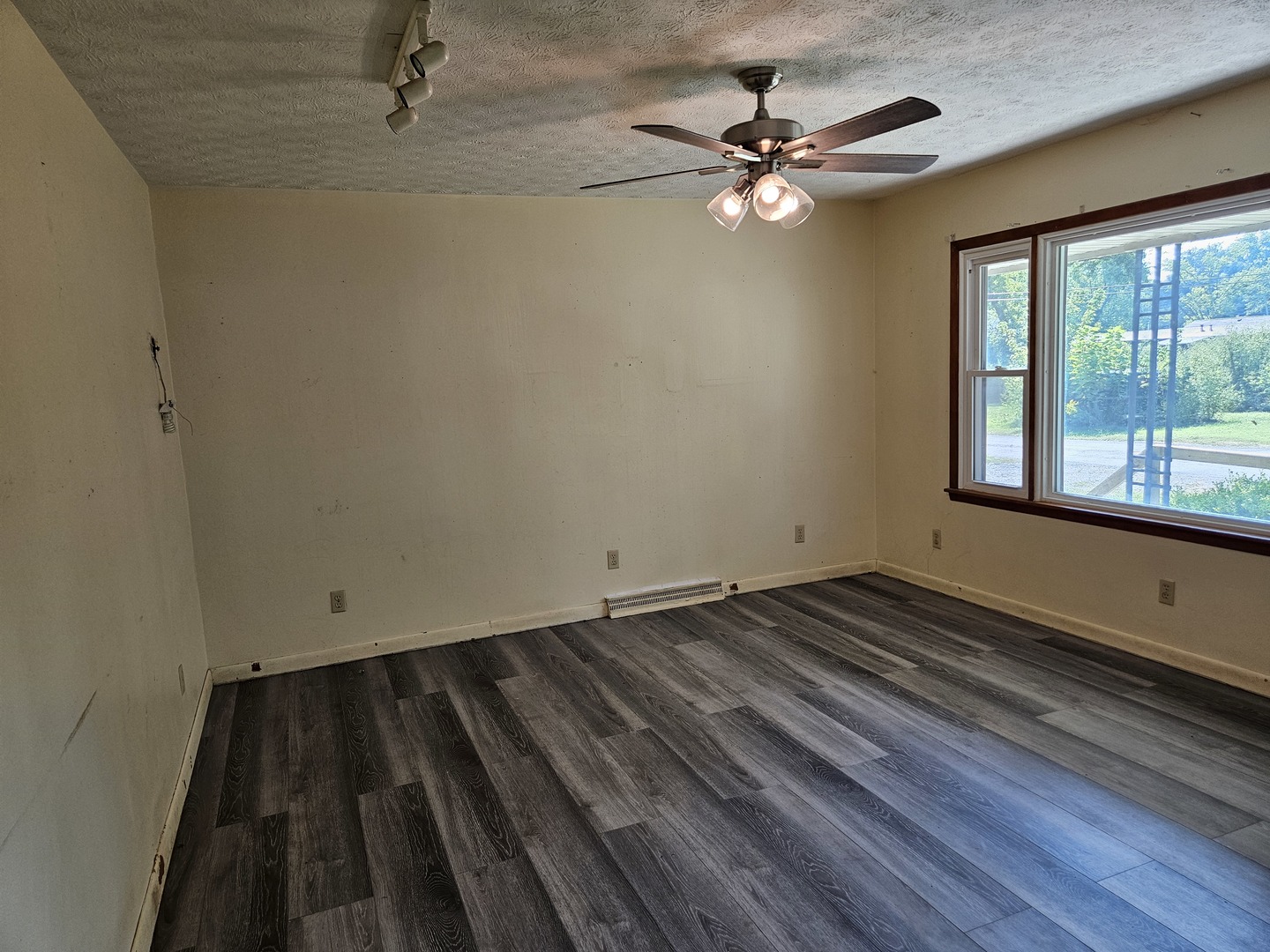 305 Fife Street Property Photo 10