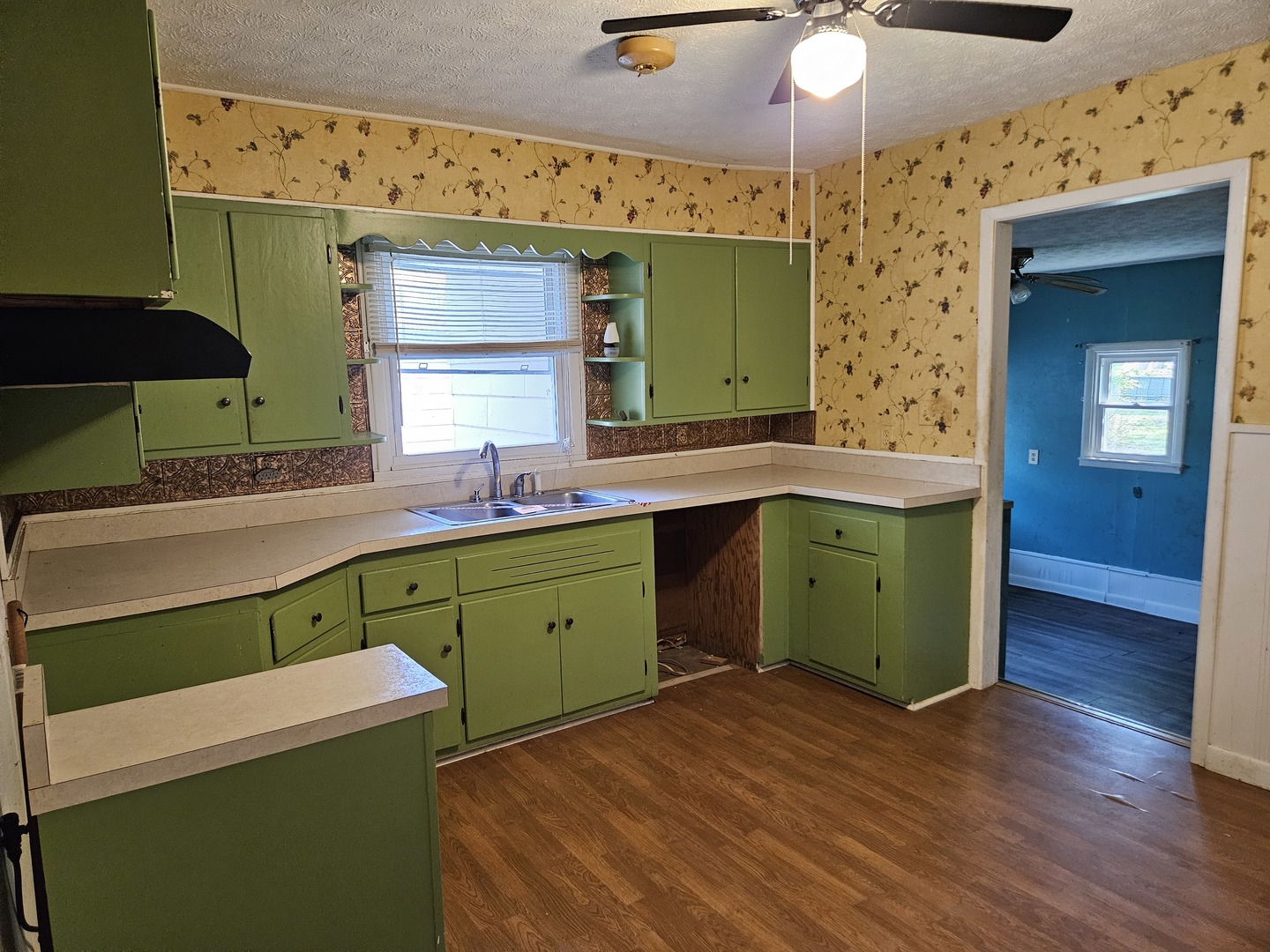 305 Fife Street Property Photo 11