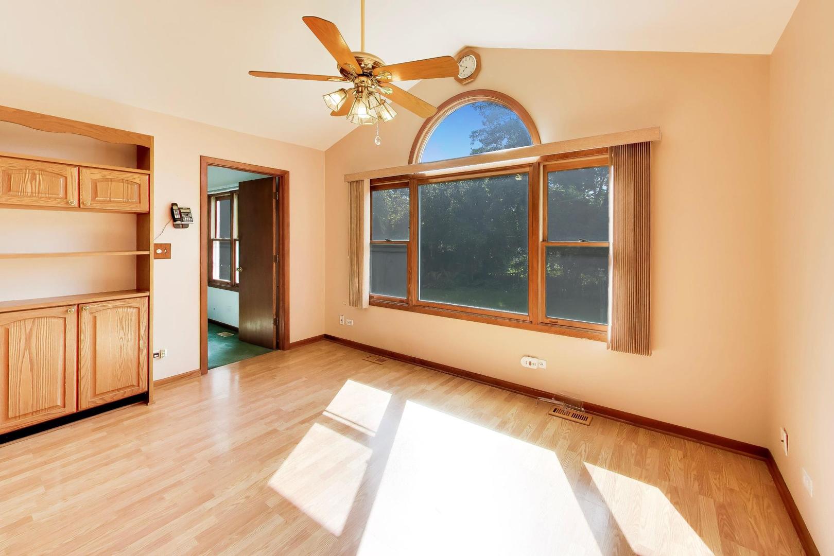 1509 E Thayer Street Property Photo 16