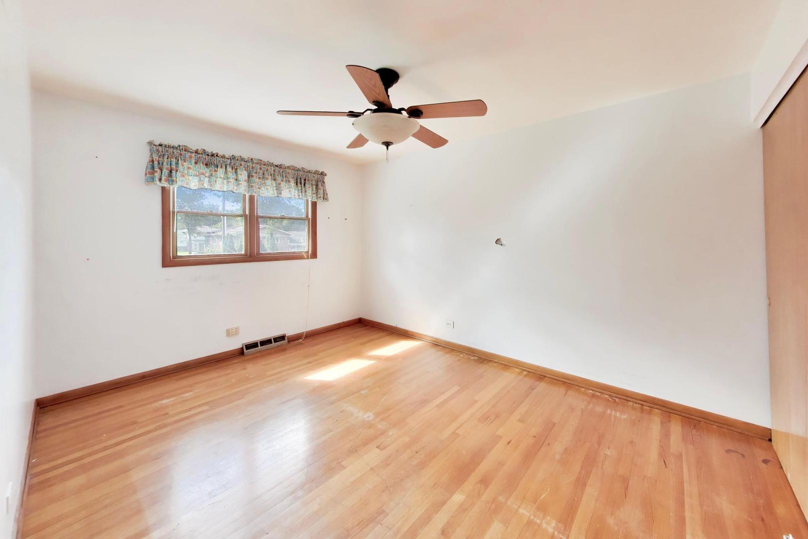 1509 E Thayer Street Property Photo 32