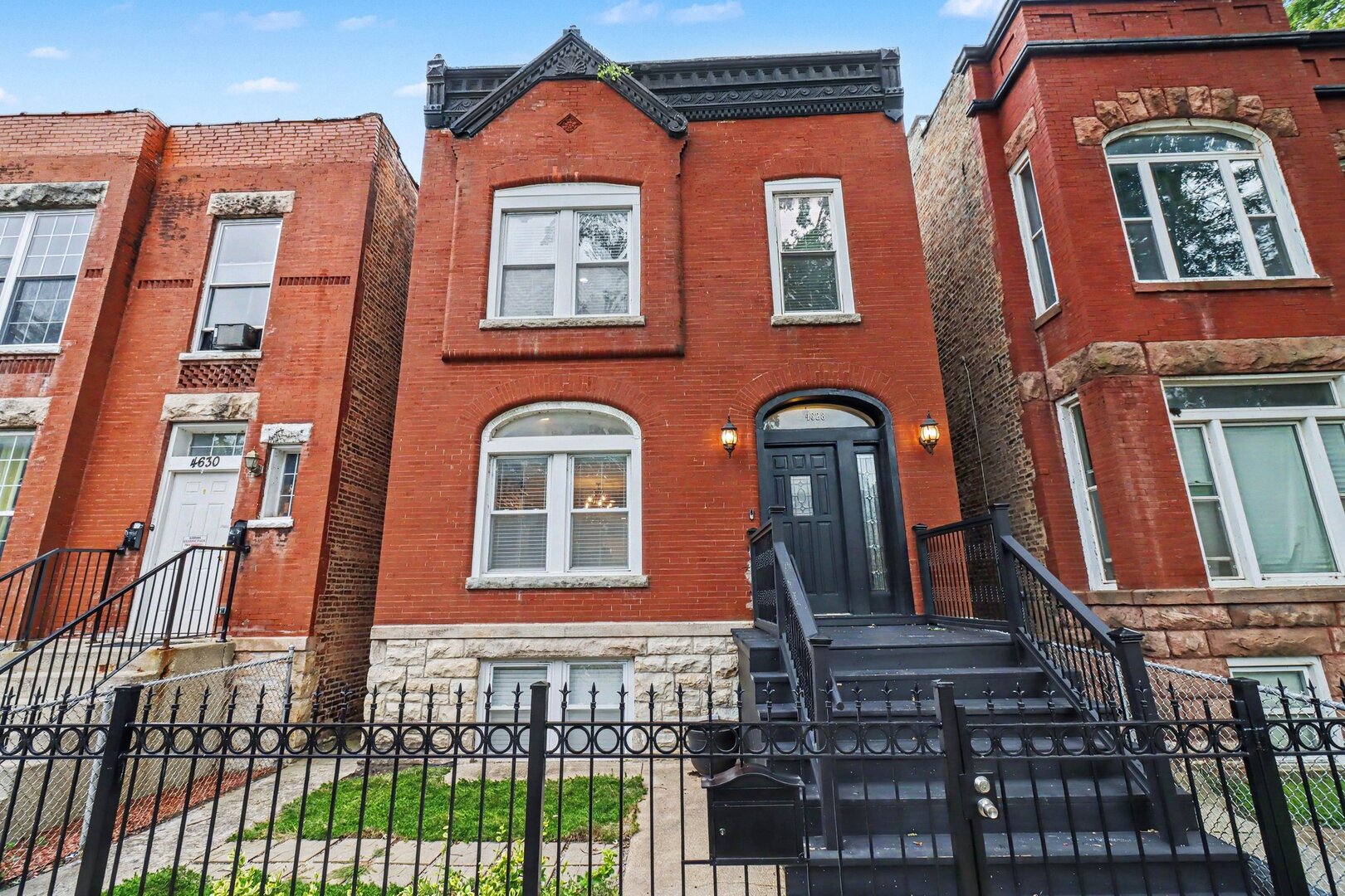 4628 S Langley Avenue Property Photo 1
