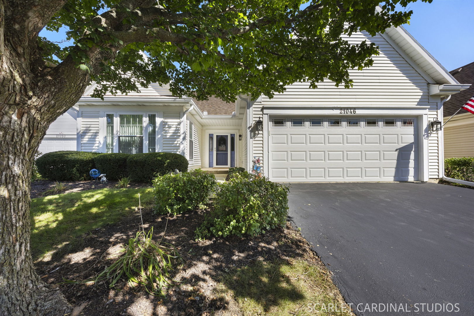 21046 W Walnut Lane Property Photo 1
