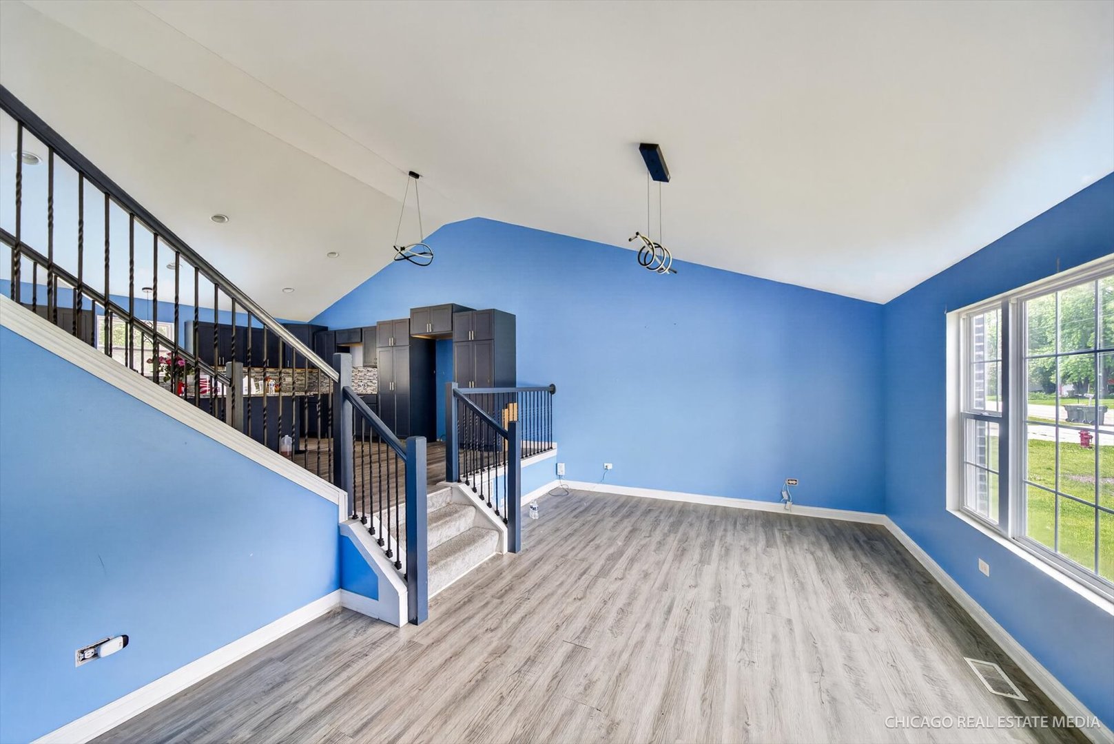 181 N Division Street Property Photo 5