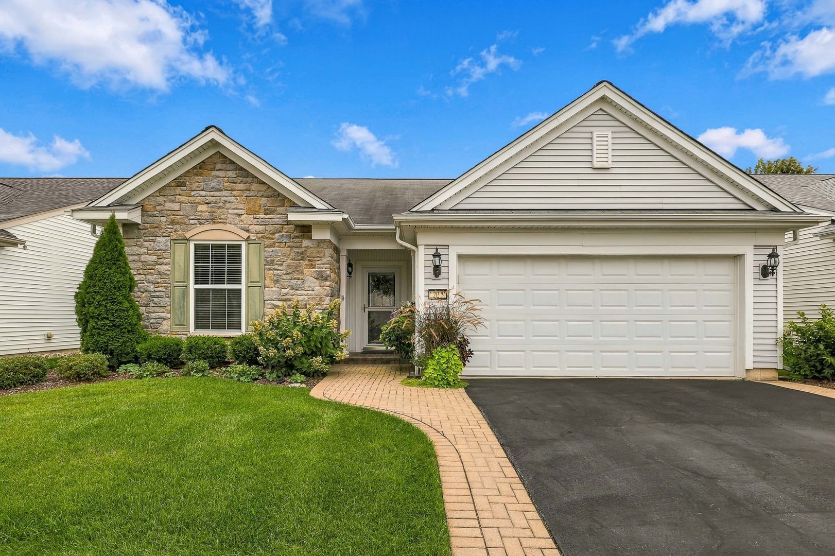 12211 Russet Lane Property Photo 1