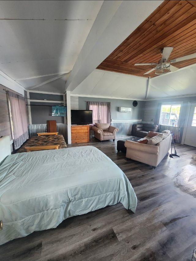 6151 N River Drive Property Photo 4