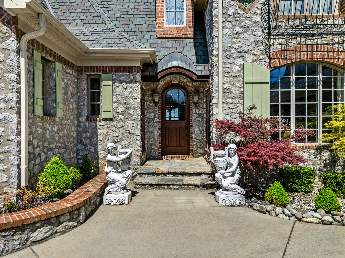 331 Ivy Arbor Circle Property Photo 3