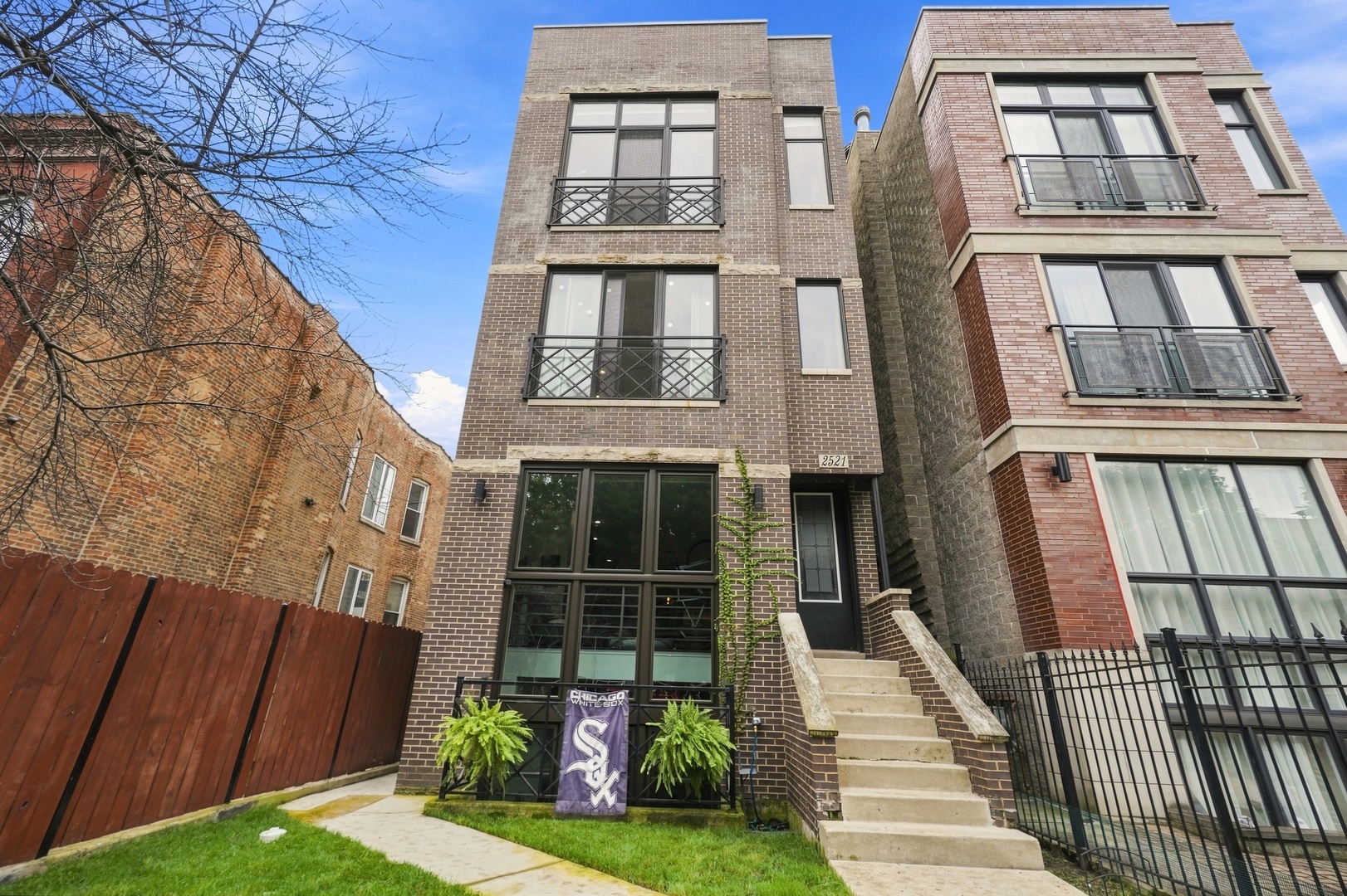 2521 W Flournoy Street Property Photo 1