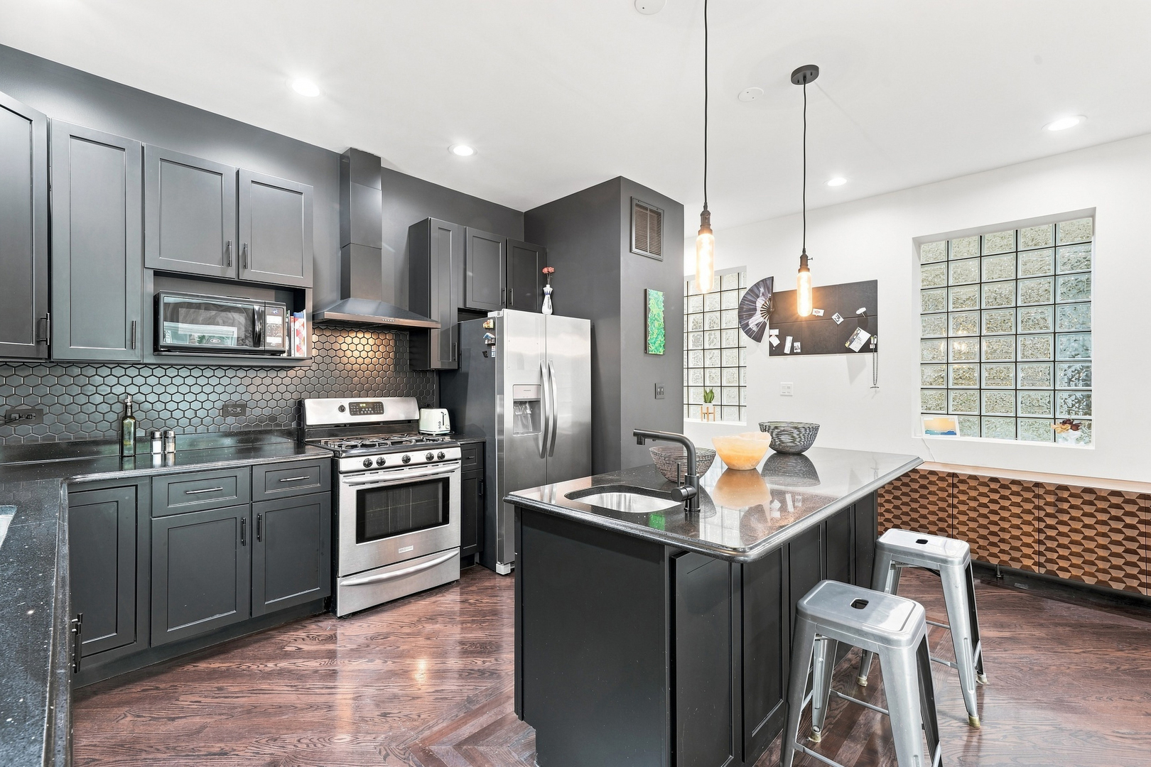 2521 W Flournoy Street Property Photo 4