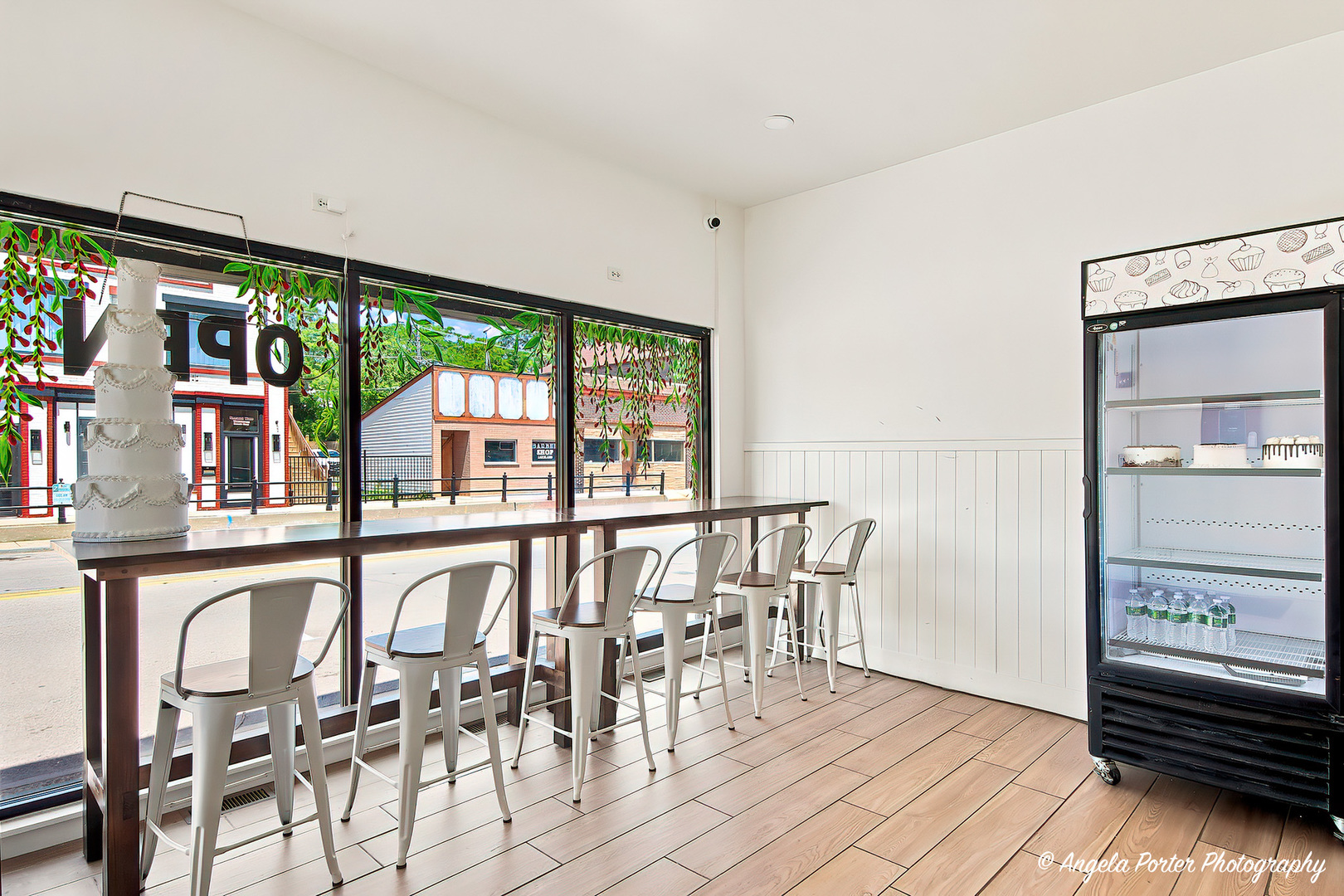 27 E Grand Avenue Property Photo 2