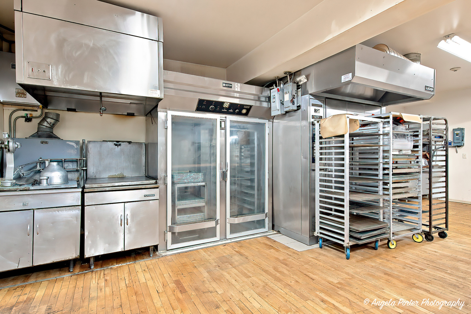 27 E Grand Avenue Property Photo 9