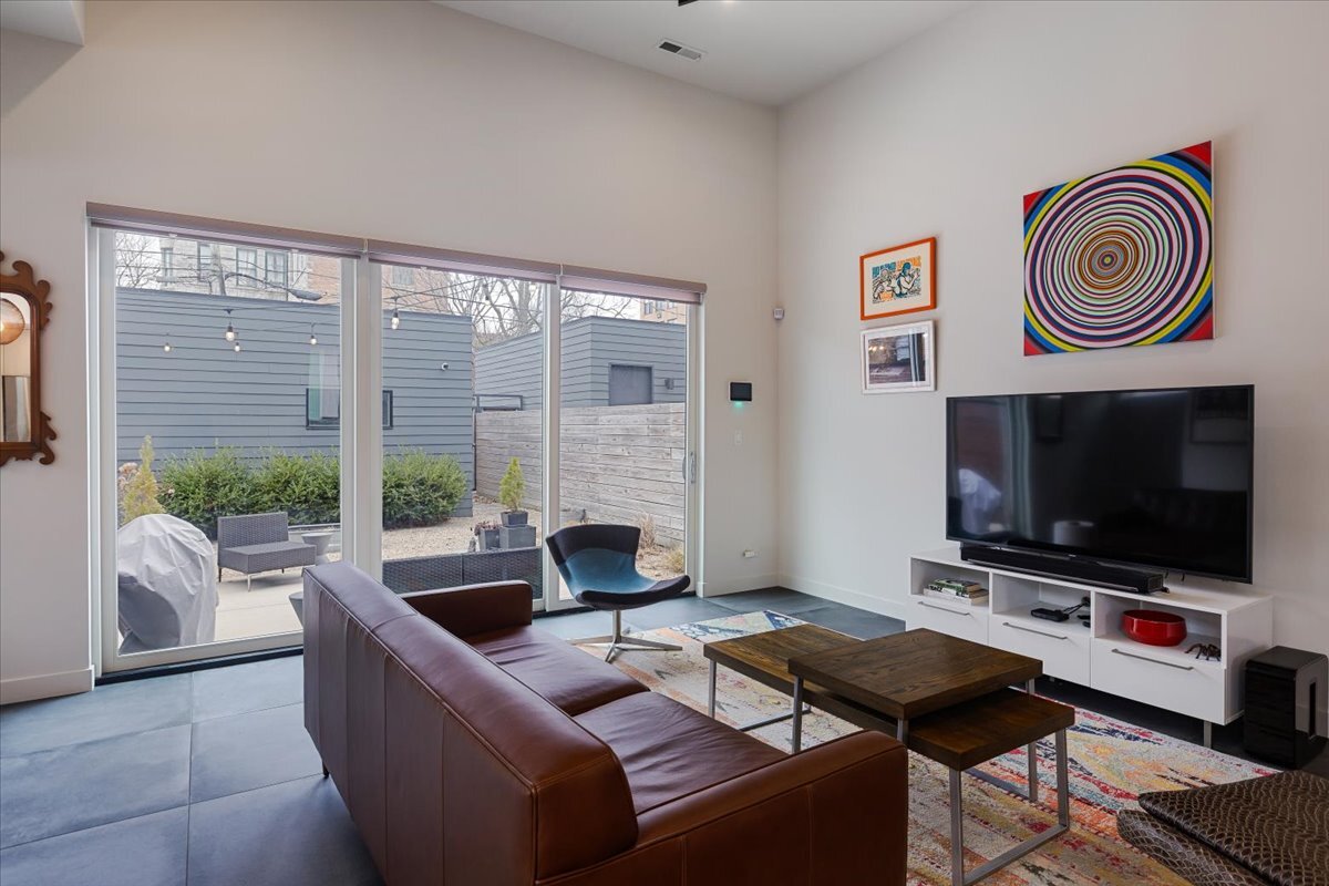 559 E 50th Street Property Photo 5